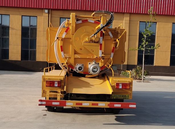 中盛誠(chéng)達(dá)牌LZZ5047GQWZZ6清洗吸污車公告圖片