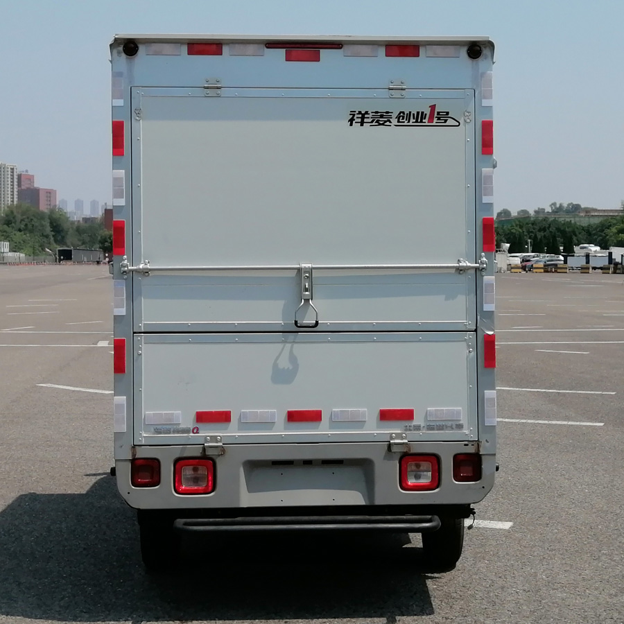 福田牌BJ5020XYK3JV5-71翼開(kāi)啟廂式車公告圖片