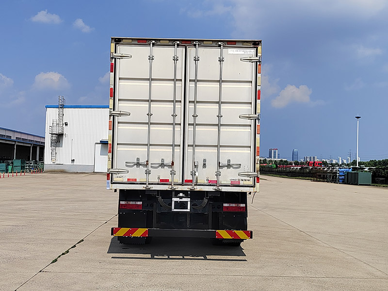 江淮牌HFC5186XXYEV02純電動(dòng)廂式運(yùn)輸車公告圖片