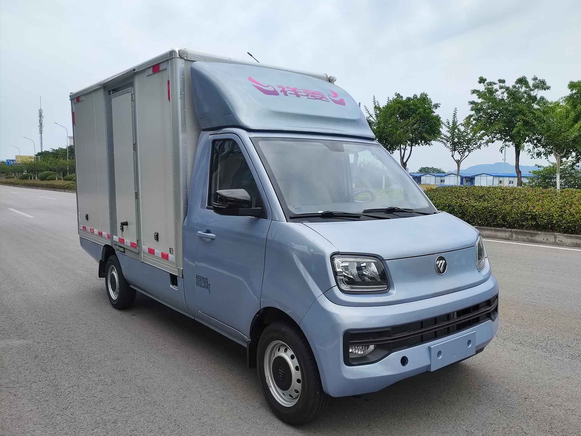 福田牌BJ5030XXY3JV6-74廂式運(yùn)輸車公告圖片