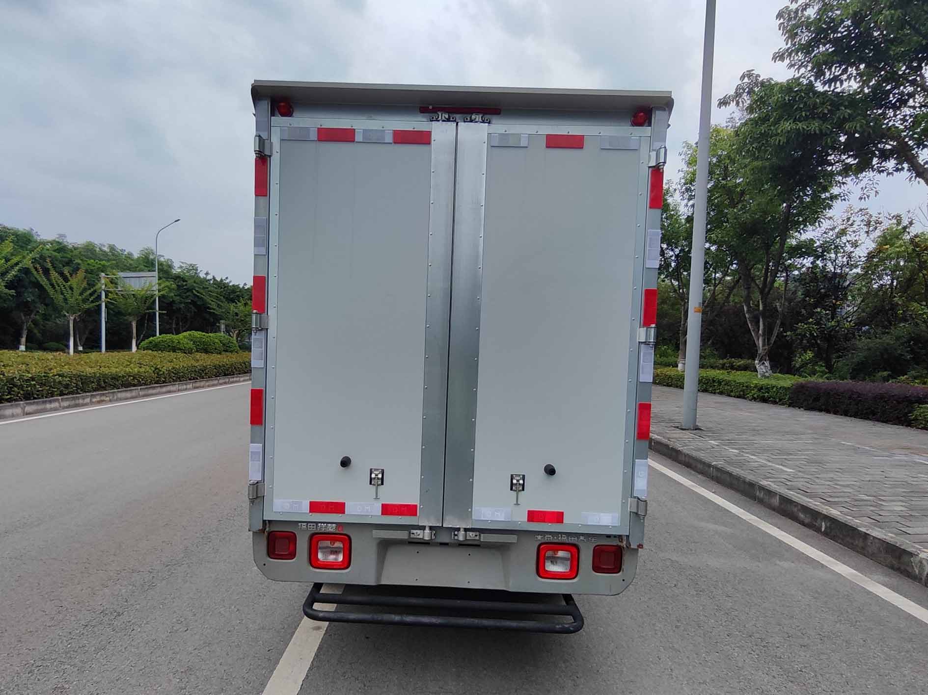 福田牌BJ5030XXY3JV6-74廂式運(yùn)輸車公告圖片