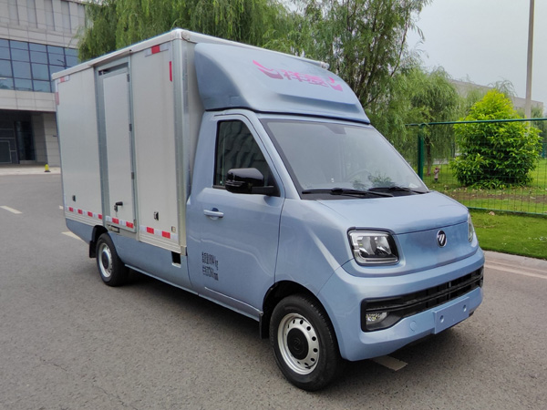 福田牌BJ5020XXY2JV6-73廂式運(yùn)輸車(chē)公告圖片