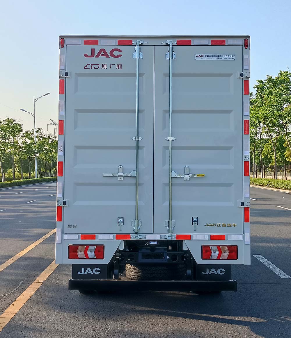 江淮牌HFC5041XXYP33K4B4S廂式運(yùn)輸車公告圖片