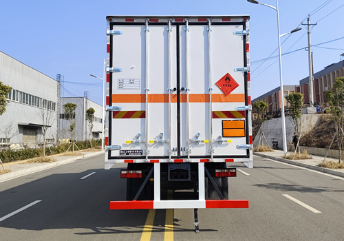 匯力威牌VVV5180XRYEQ6易燃液體廂式運(yùn)輸車公告圖片