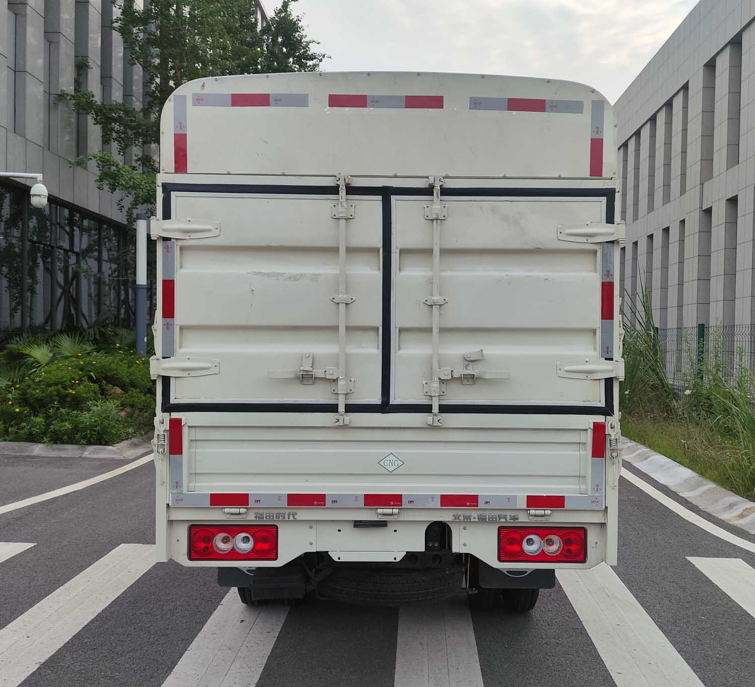 福田牌BJ5035CCY3JC5-11倉(cāng)柵式運(yùn)輸車公告圖片