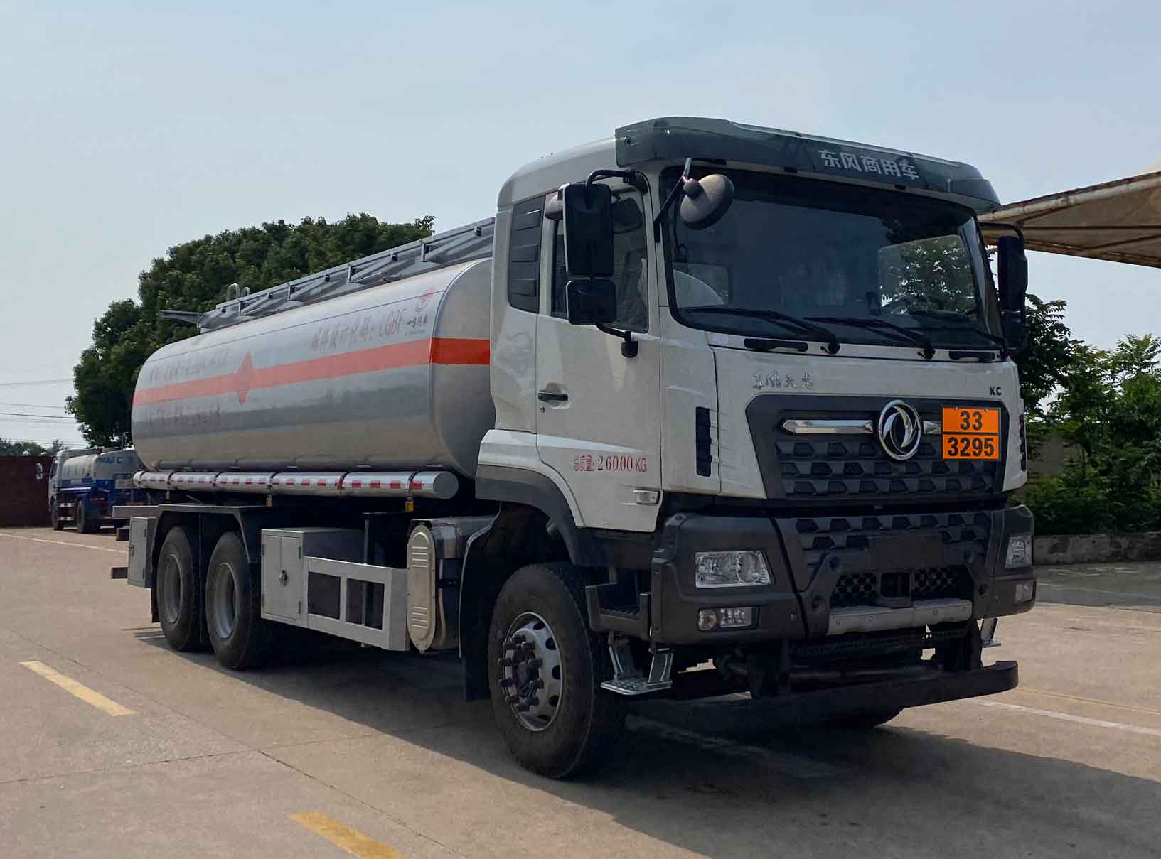 專致牌YZZ5261GRYDF6易燃液體罐式運(yùn)輸車