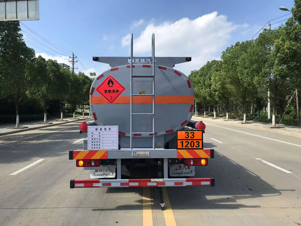 楚勝牌CSC5180GJY6DAC加油車公告圖片