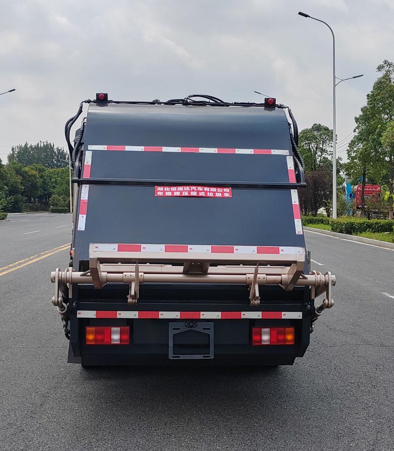 布隆牌LLL5090ZYSZ6壓縮式垃圾車公告圖片