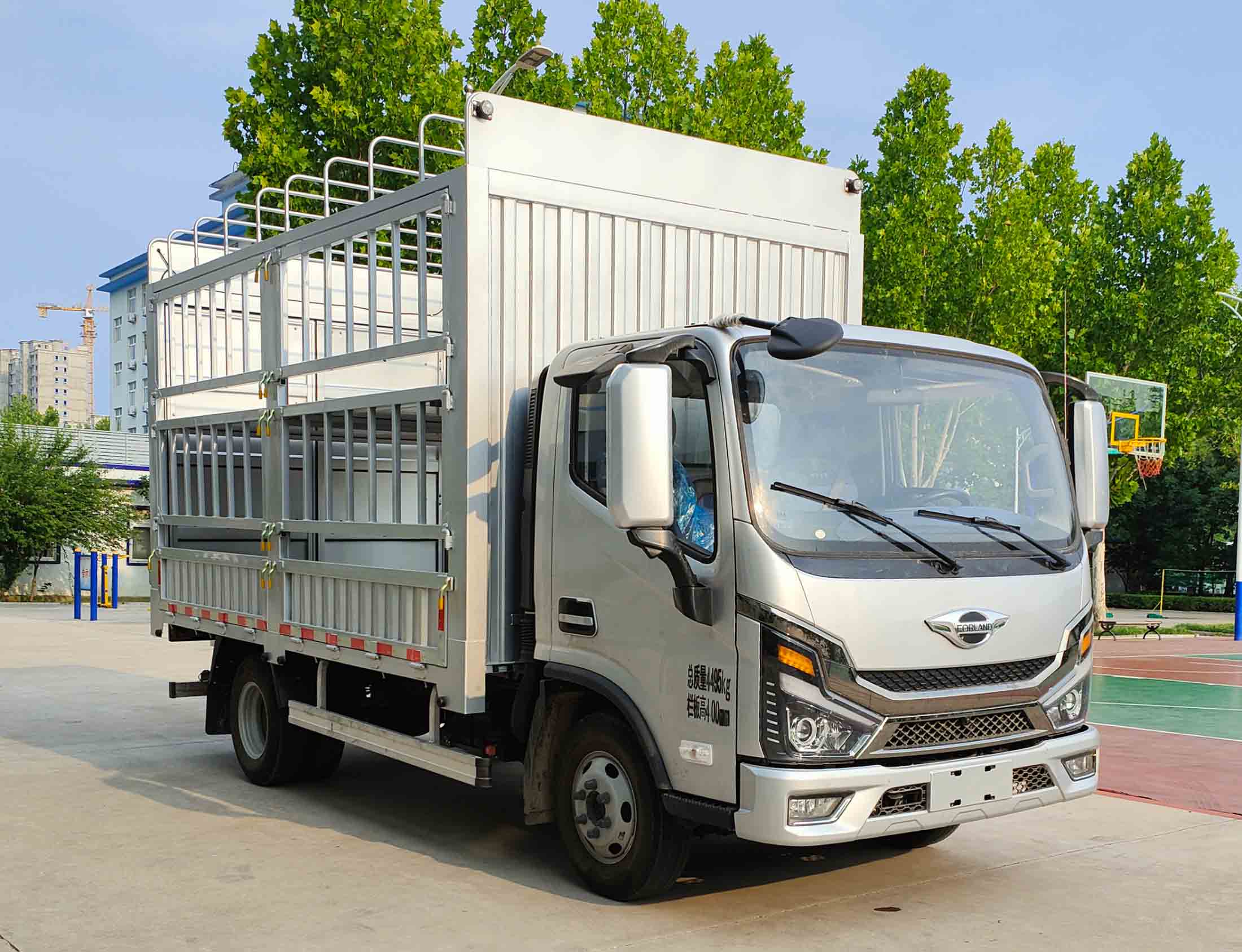 福田牌BJ5044CCY9JBA-59倉(cāng)柵式運(yùn)輸車公告圖片