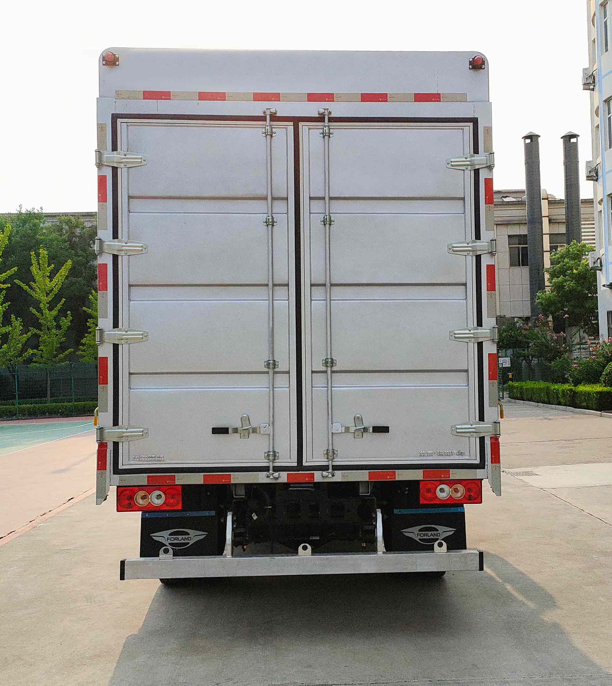 福田牌BJ5044CCY9JBA-59倉(cāng)柵式運(yùn)輸車公告圖片