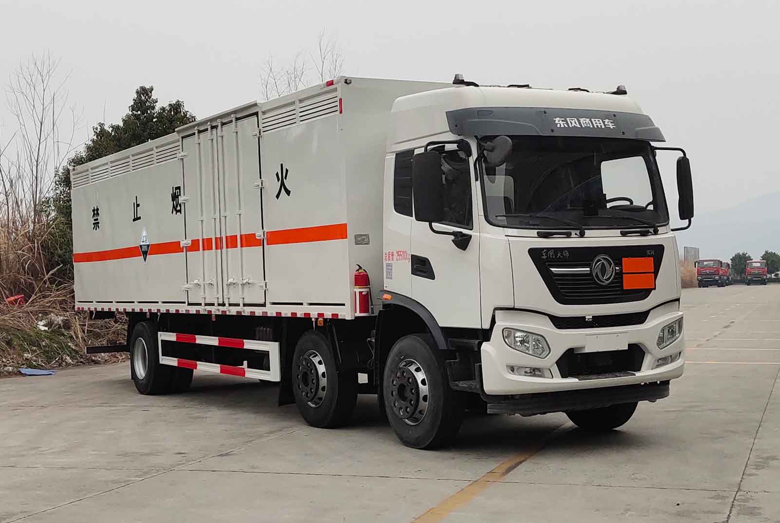 專致牌YZZ5263XFWDFV6腐蝕性物品廂式運(yùn)輸車公告圖片