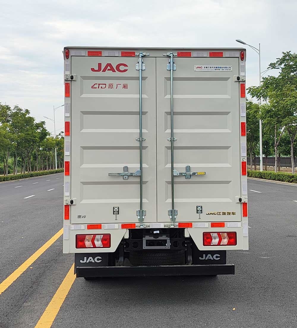 江淮牌HFC5041XYKP33K4B4S翼開(kāi)啟廂式車(chē)公告圖片