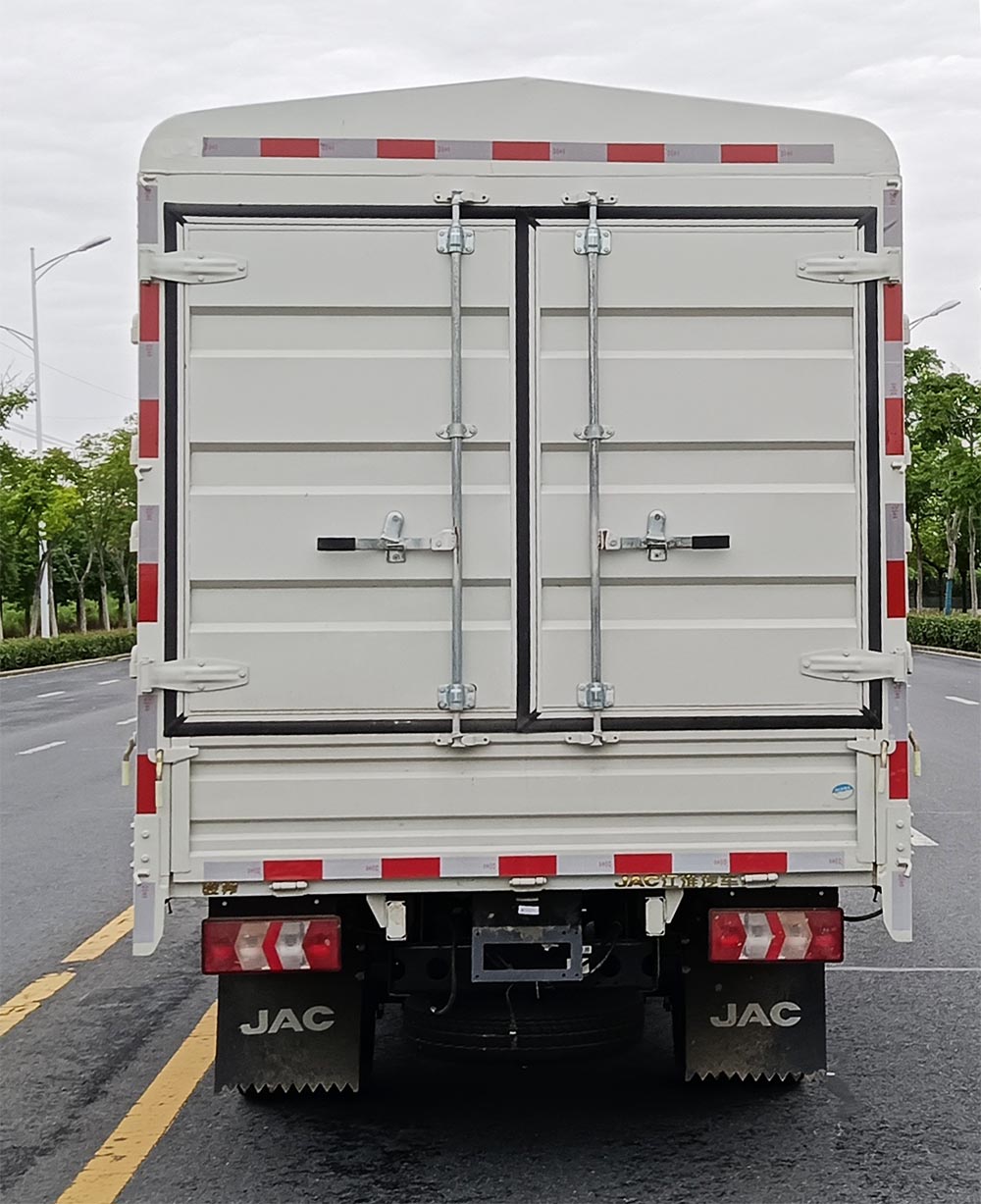 江淮牌HFC5031CCYP33E1B4S倉(cāng)柵式運(yùn)輸車公告圖片