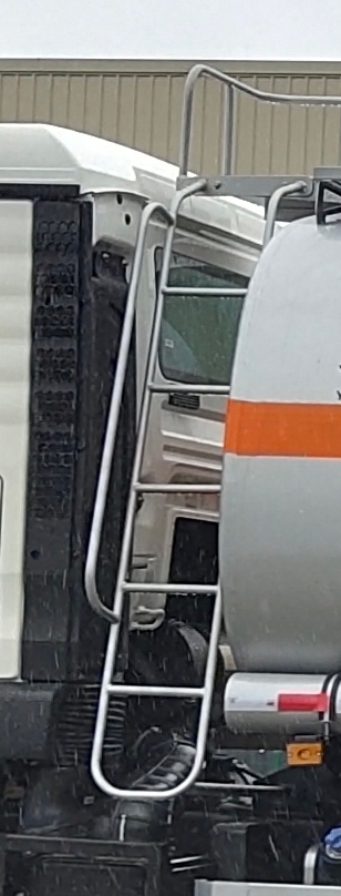 專致牌YZZ5262GRYDF6易燃液體罐式運(yùn)輸車公告圖片