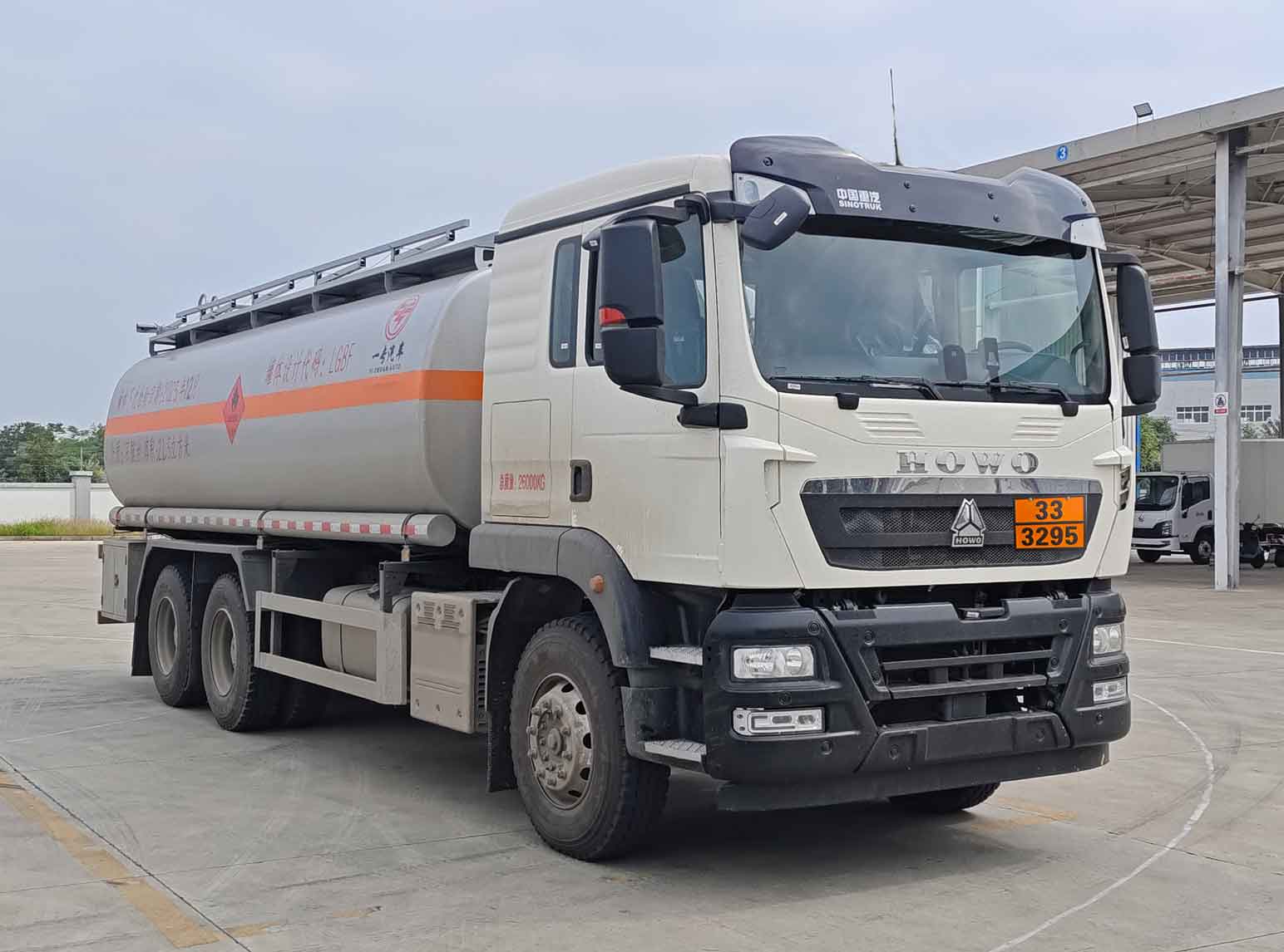 專致牌YZZ5262GRYZ6A易燃液體罐式運(yùn)輸車