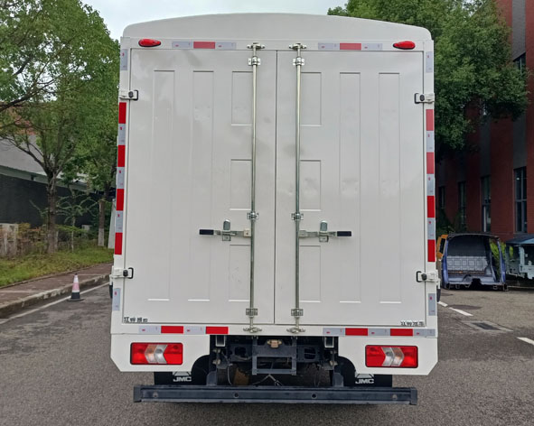 江鈴牌JX5044CCYTSG26倉柵式運輸車公告圖片