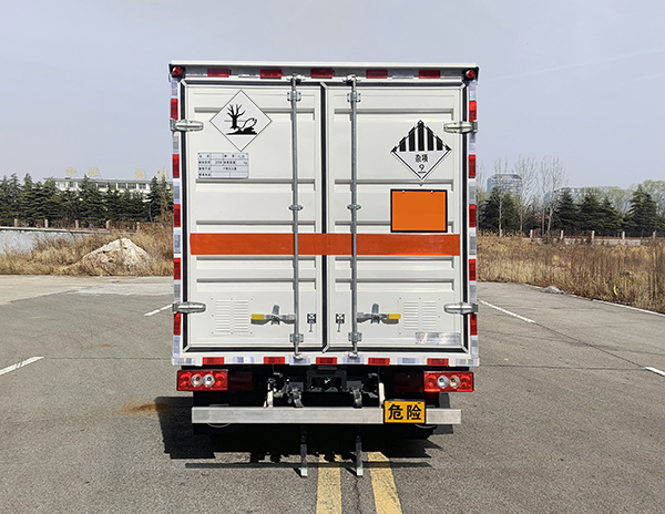 中燕牌BSZ5043XZWC6B雜項(xiàng)危險(xiǎn)物品廂式運(yùn)輸車公告圖片