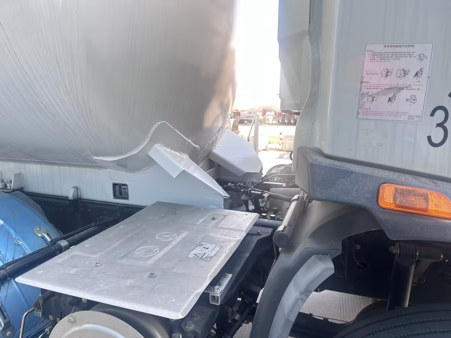 圣達(dá)因牌SDY5322GDYN低溫液體運(yùn)輸車(chē)公告圖片