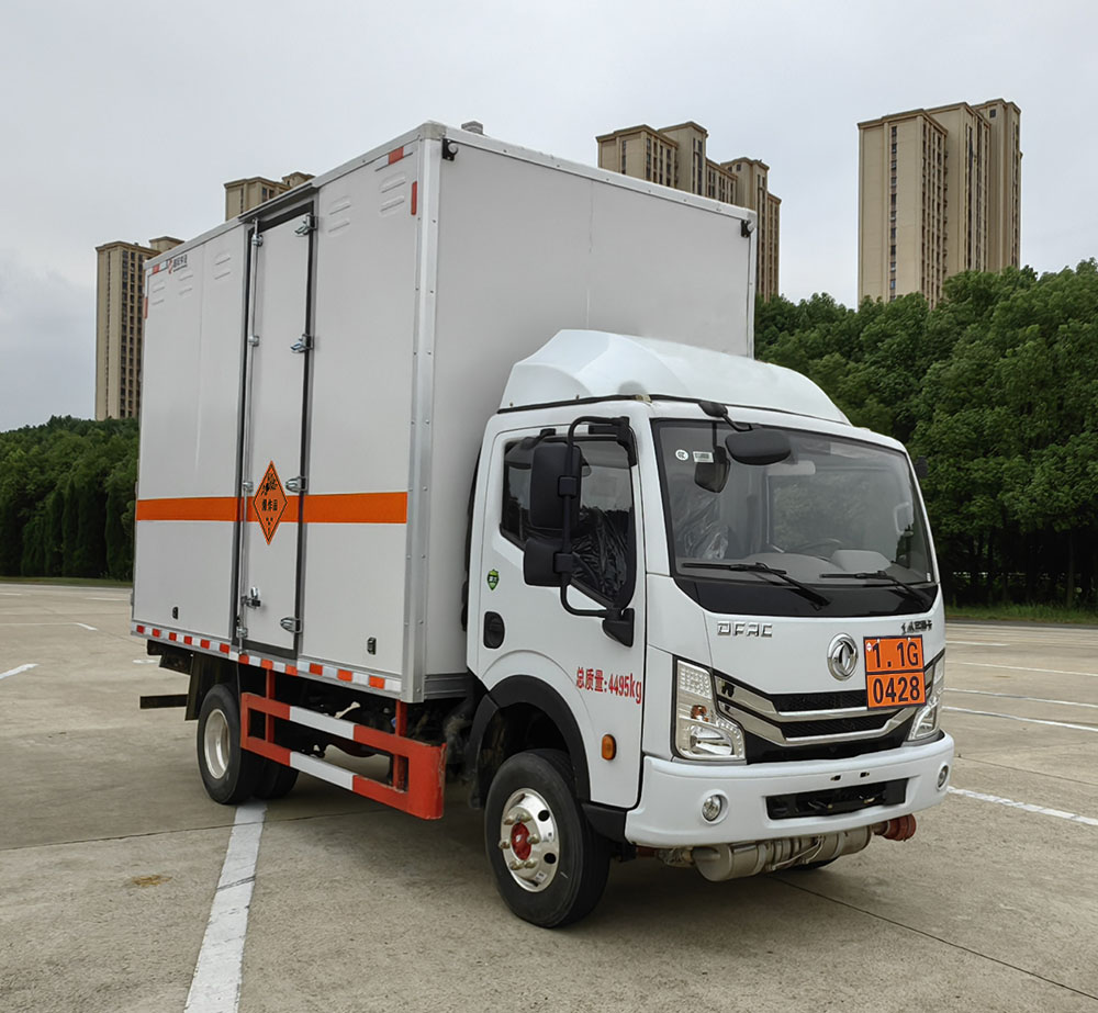 順風(fēng)智造牌SFZ5042XQYEQ6爆破器材運(yùn)輸車公告圖片