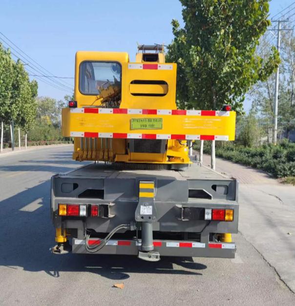 魯濟(jì)家慶牌LFV5110JQZBJ6汽車(chē)起重機(jī)公告圖片