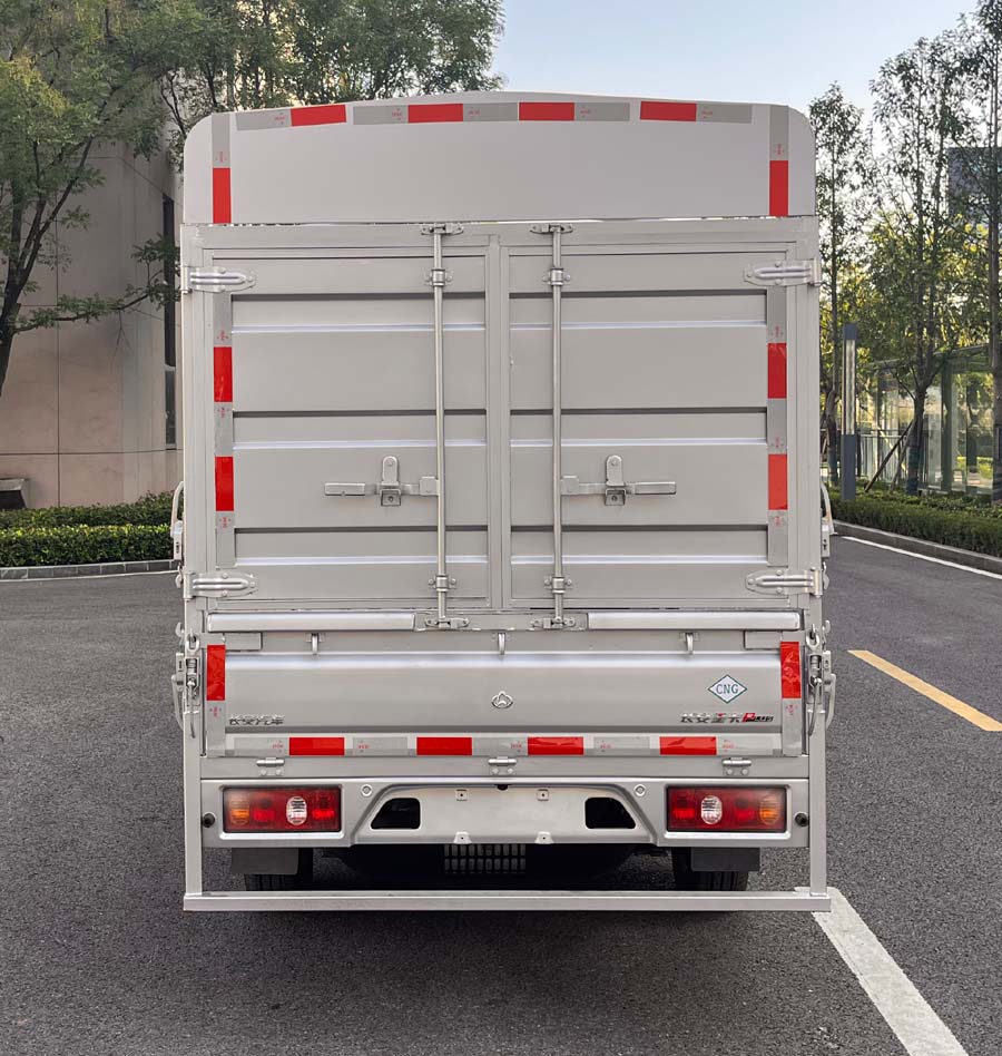 長(zhǎng)安牌SC5032CCYDFAD6NG倉(cāng)柵式運(yùn)輸車(chē)公告圖片