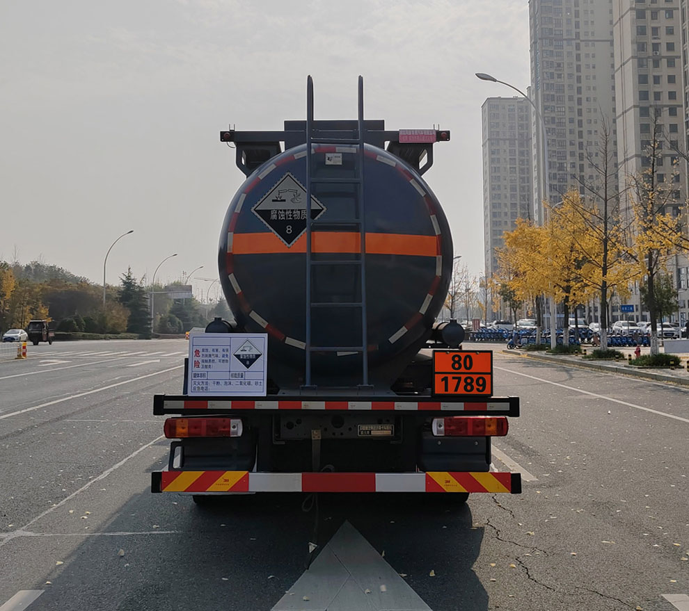 專威牌HTW5327GFWZZ6腐蝕性物品罐式運(yùn)輸車公告圖片