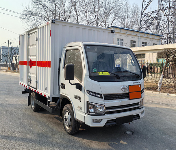 駝馬牌JLC5033XRQJH易燃?xì)怏w廂式運(yùn)輸車