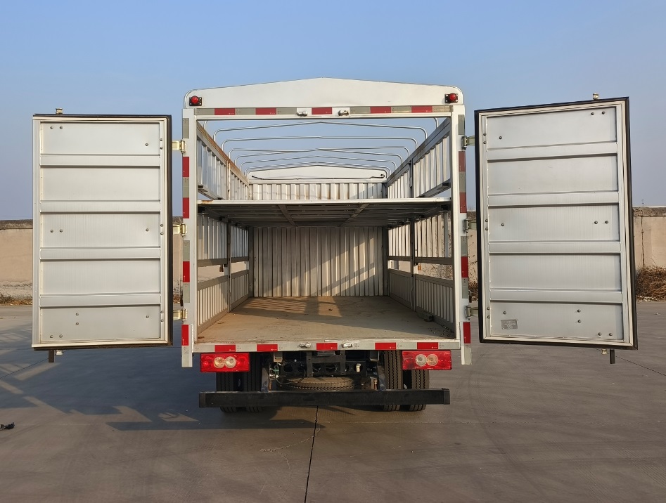 福田牌BJ5044CCYEV5純電動(dòng)倉(cāng)柵式運(yùn)輸車(chē)公告圖片