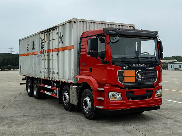 CSC5329XZWS6型雜項(xiàng)危險(xiǎn)物品廂式運(yùn)輸車圖片