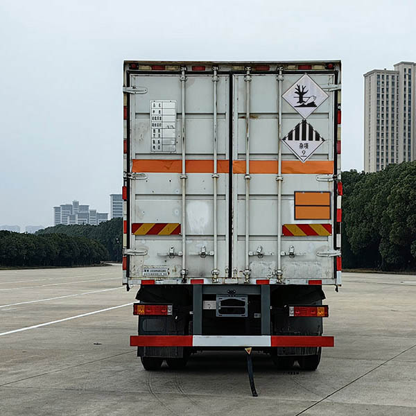 楚勝牌CSC5329XZWS6雜項(xiàng)危險(xiǎn)物品廂式運(yùn)輸車公告圖片