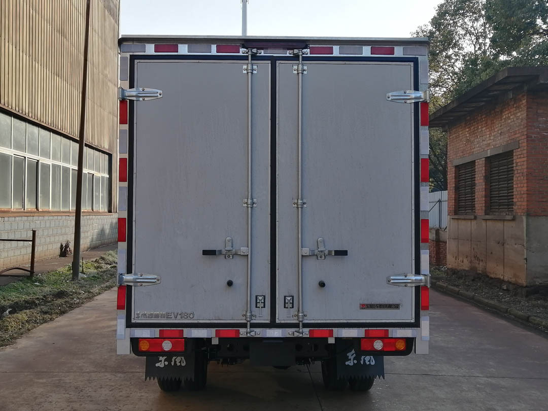 東風(fēng)牌DFA5030XXYDBEV1純電動廂式運(yùn)輸車公告圖片