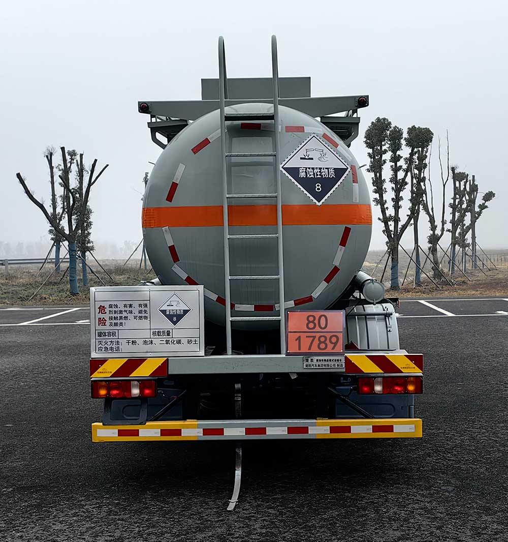 楚勝牌CSC5320GFWZK6CY腐蝕性物品罐式運輸車公告圖片