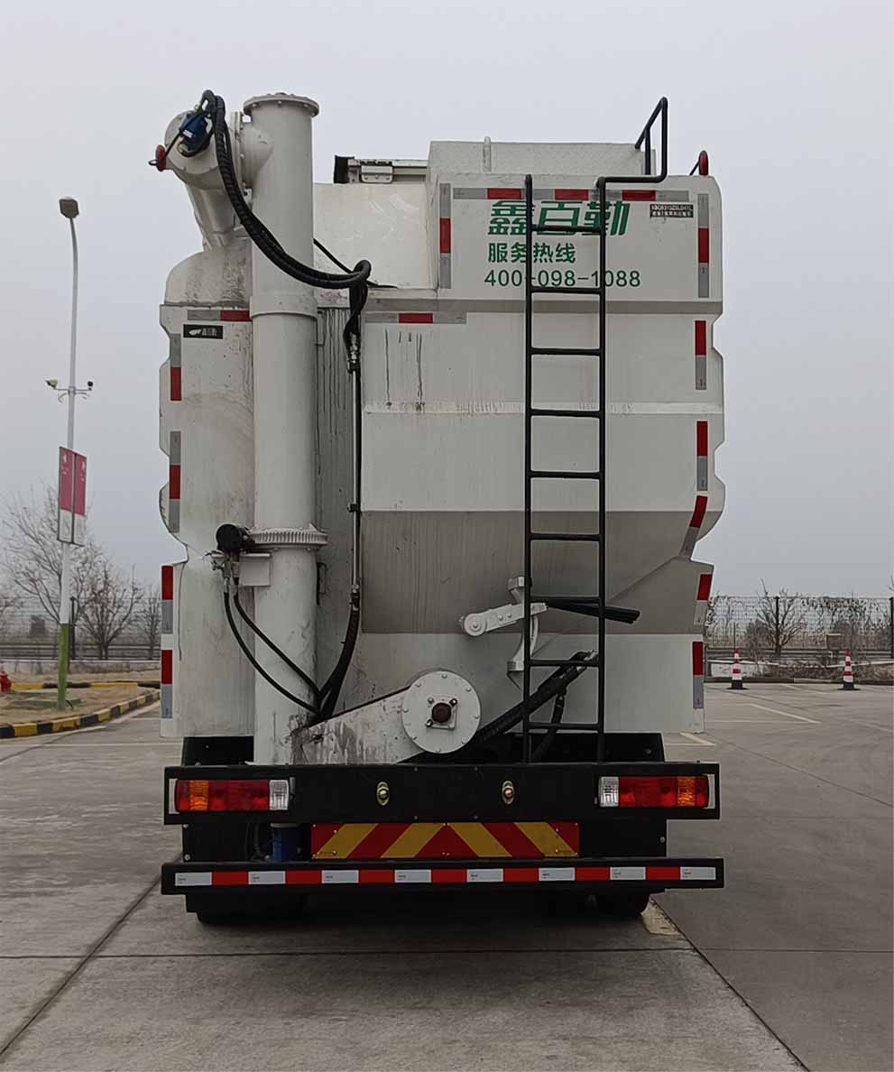 百勤牌XBQ5310ZSLD41L散裝飼料運(yùn)輸車公告圖片