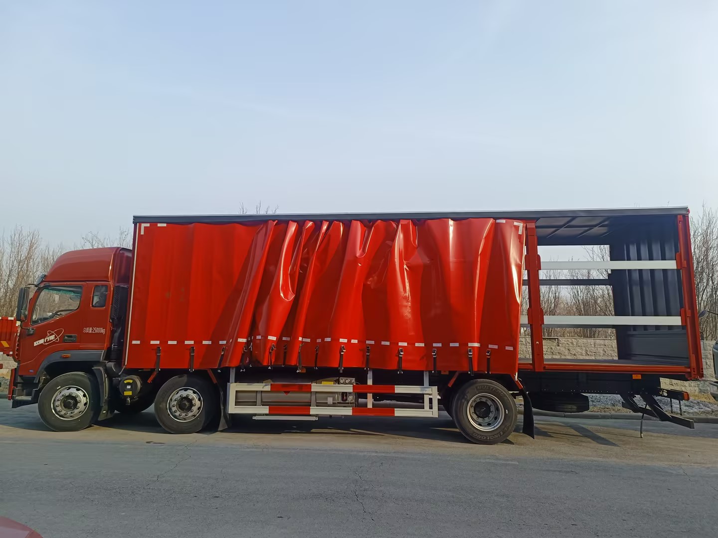 歐曼牌BJ5251XXYL6HPS-01廂式運(yùn)輸車公告圖片