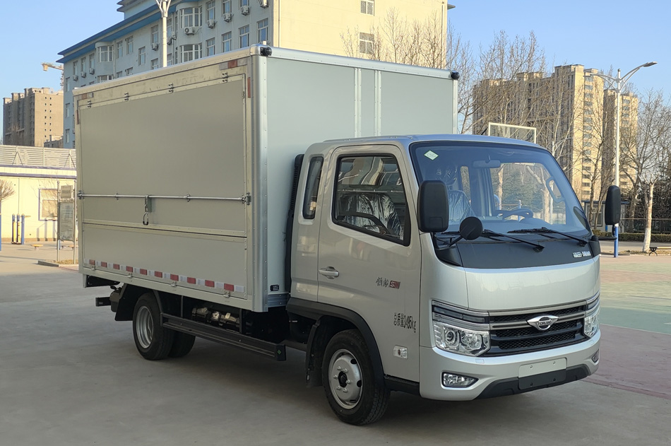 福田牌BJ5035XYK4PC6-30翼開(kāi)啟廂式車(chē)公告圖片