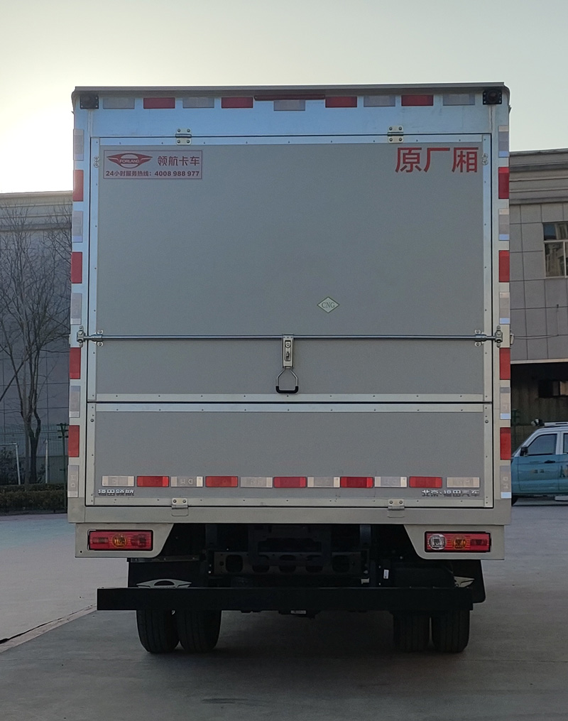 福田牌BJ5035XYK4PC6-30翼開(kāi)啟廂式車(chē)公告圖片