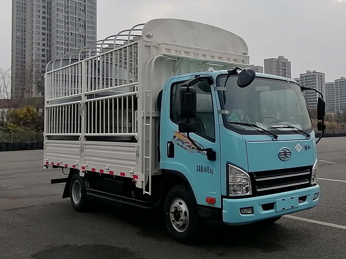 解放牌CA5040CCYP40M02L1NE6A84倉(cāng)柵式運(yùn)輸車公告圖片