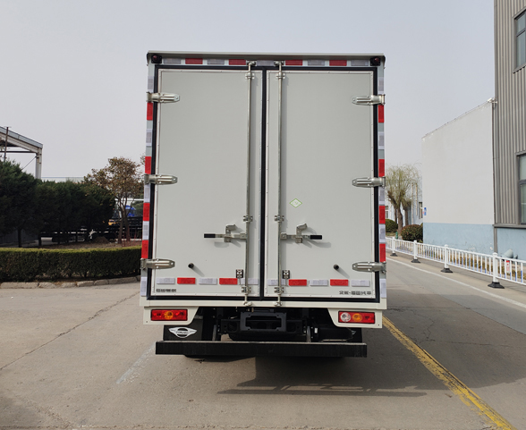 福田牌BJ5045XXYAJC6-20廂式運(yùn)輸車公告圖片