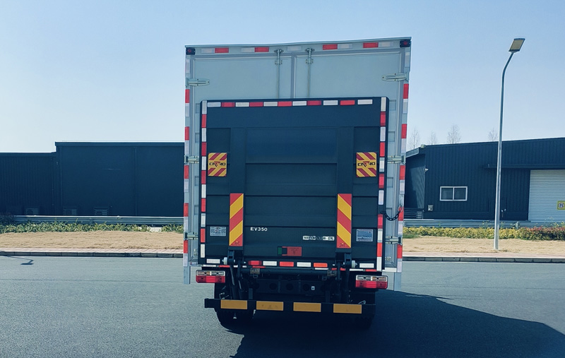 東風(fēng)牌DFA5070XXYEBEV純電動(dòng)廂式運(yùn)輸車公告圖片