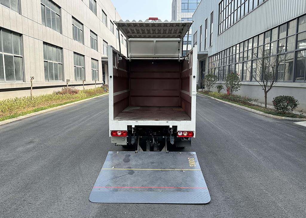 中汽牌ZQZ5033XTYBEVSH純電動密閉式桶裝垃圾車公告圖片