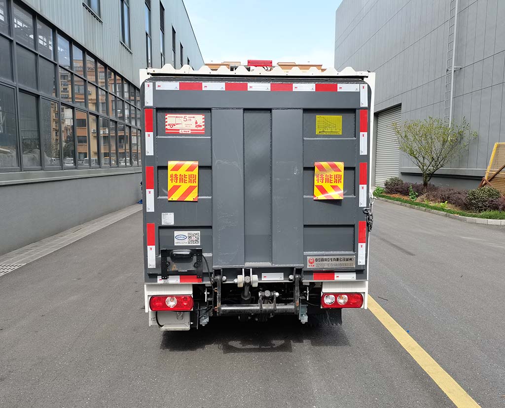 中汽牌ZQZ5033XTYBEVSH純電動密閉式桶裝垃圾車公告圖片