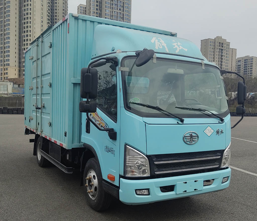 解放牌CA5040XXYP40M02L1NE6A84廂式運(yùn)輸車(chē)公告圖片
