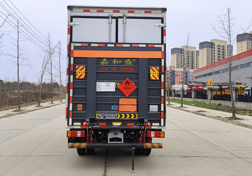 匯力威牌VVV5040XRYJXW6易燃液體廂式運(yùn)輸車公告圖片