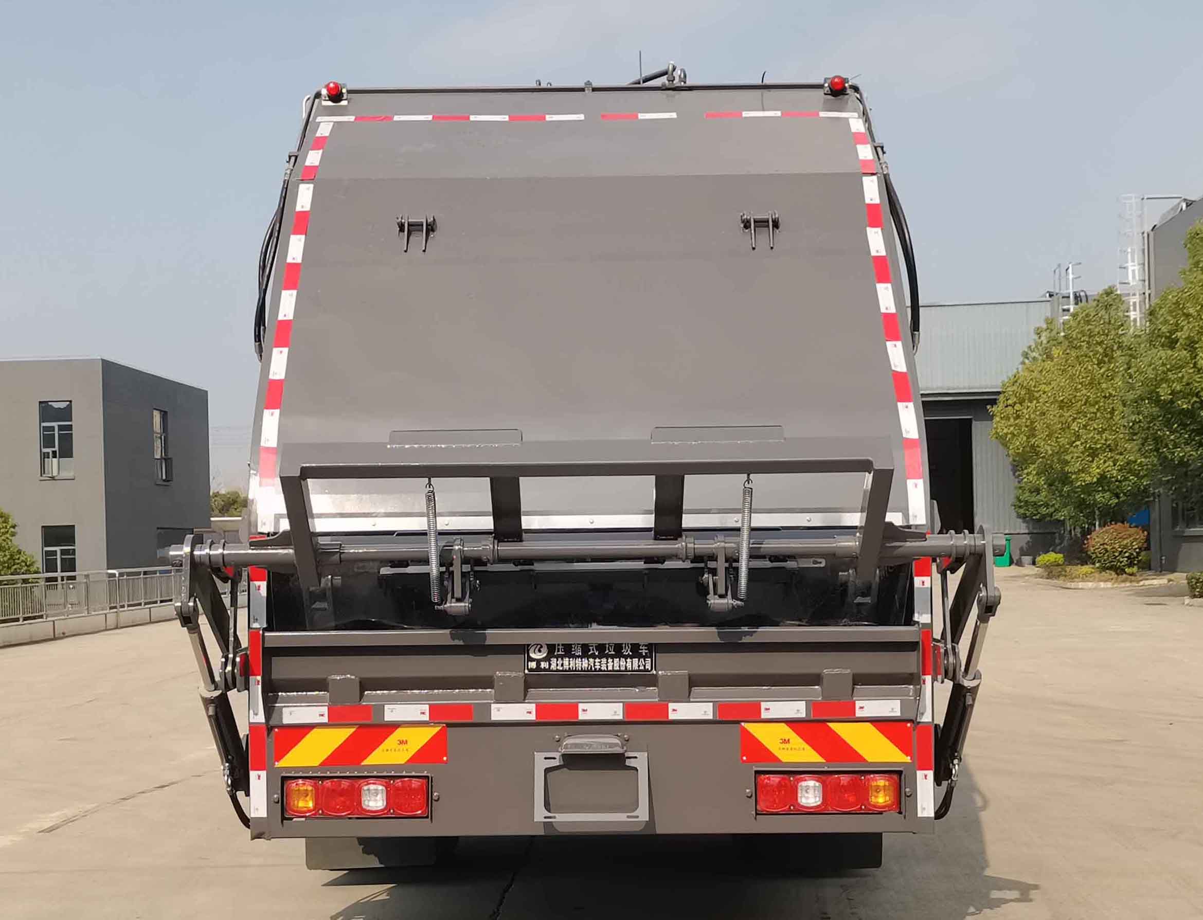 博利牌BLT5182ZYSS6壓縮式垃圾車(chē)公告圖片