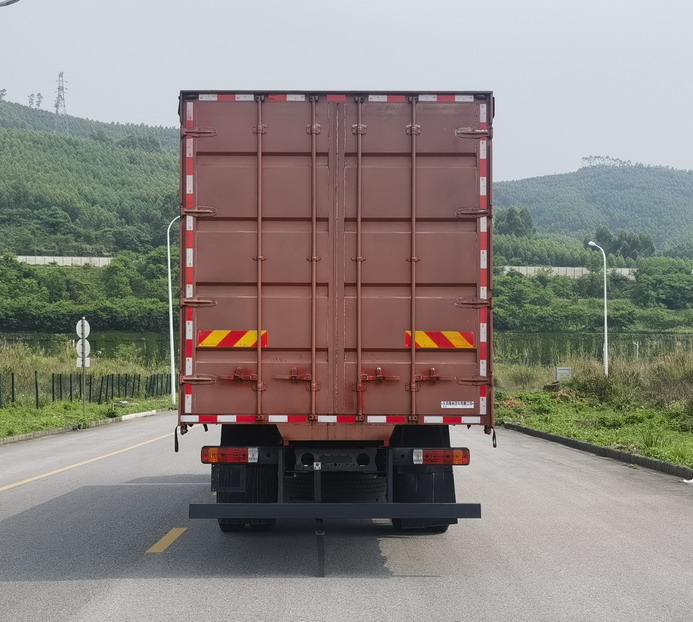 乘龍牌LZ5180XXYH5AM8廂式運輸車公告圖片