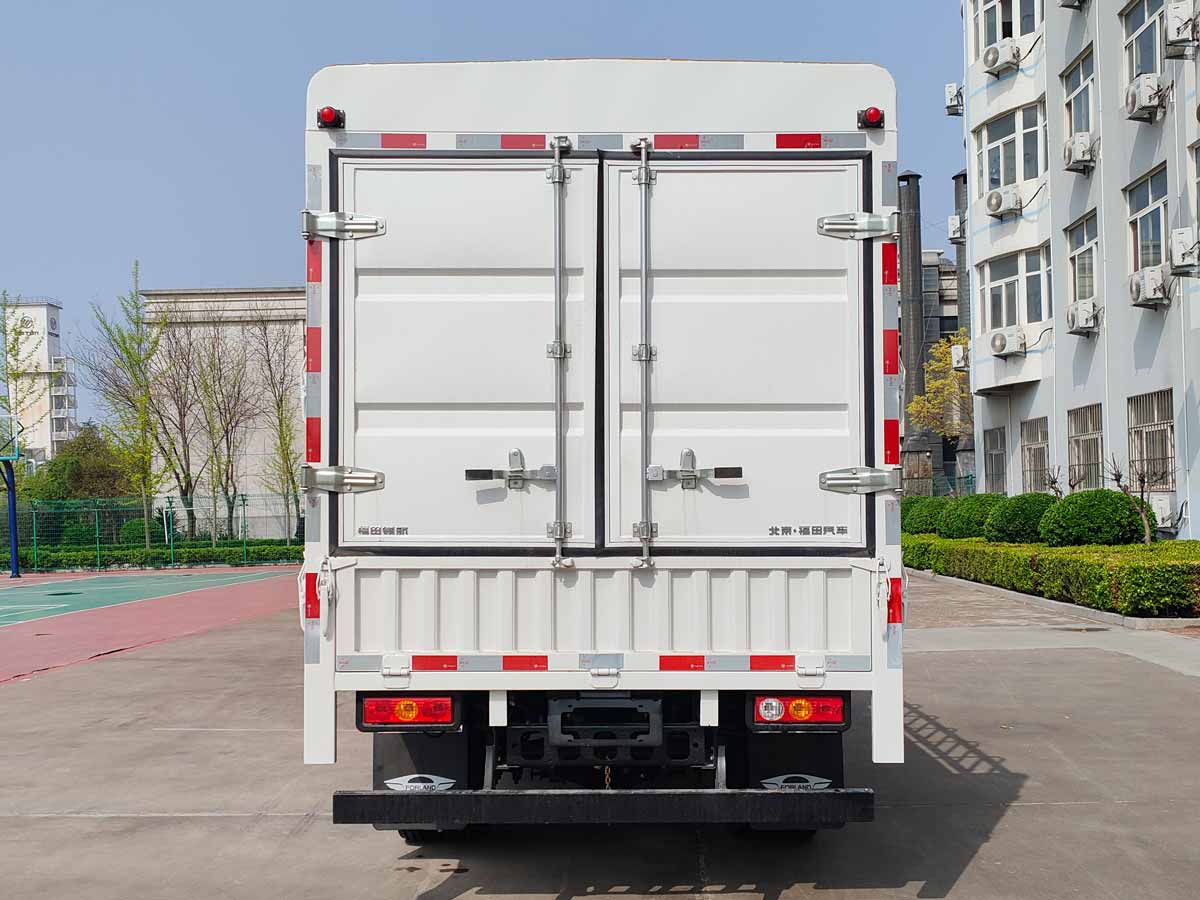 福田牌BJ5045CCY9AB6-32倉(cāng)柵式運(yùn)輸車公告圖片