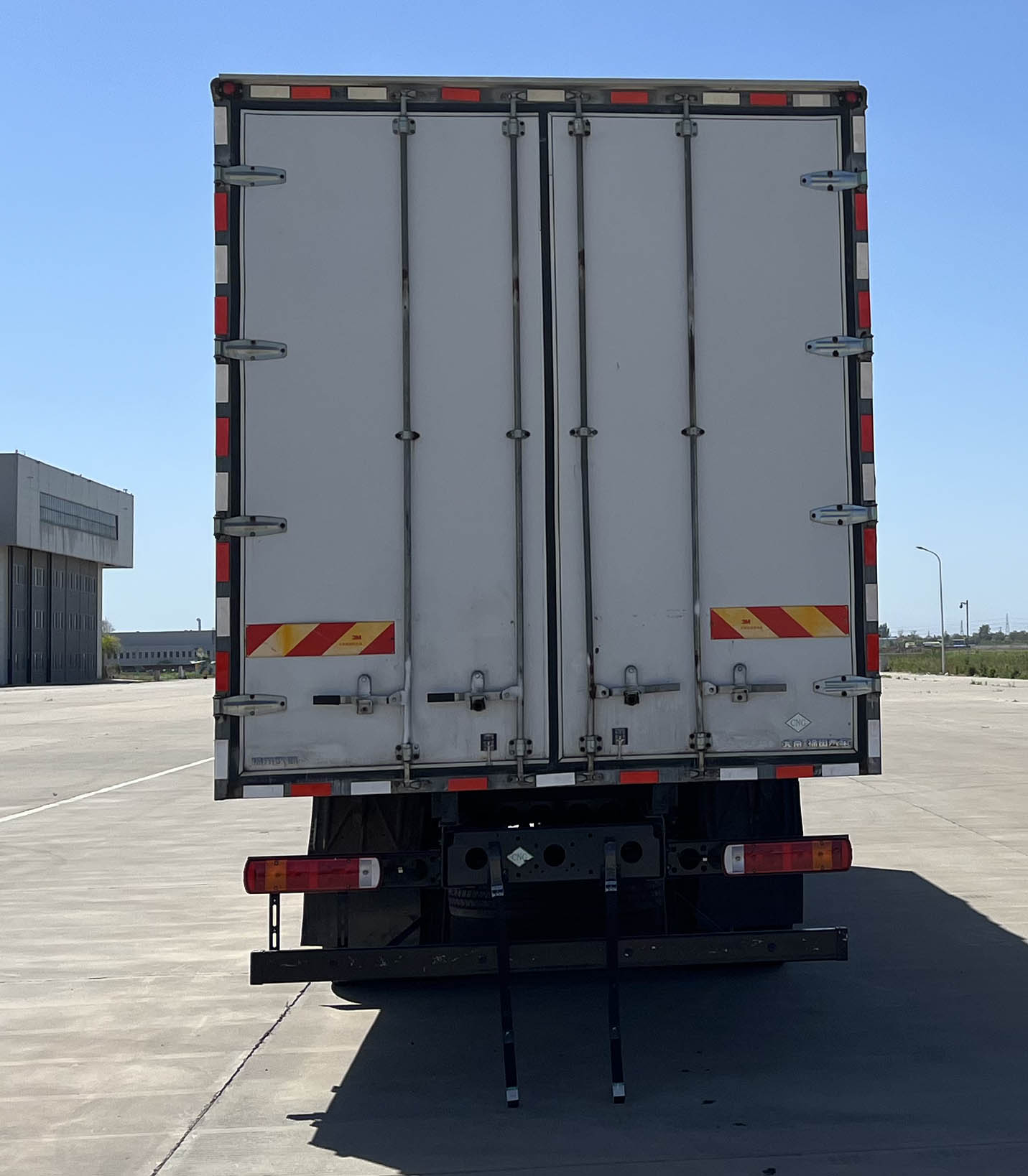 福田牌BJ5186XXY-8K廂式運(yùn)輸車(chē)公告圖片