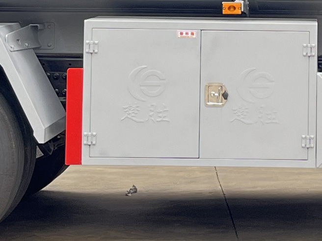 楚勝牌CSC5183GJYEZ6加油車公告圖片