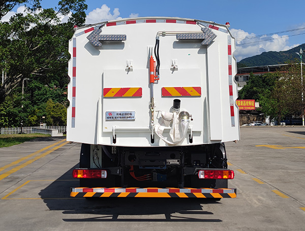 福龍馬牌FLM5180TXSZJBEV純電動洗掃車公告圖片