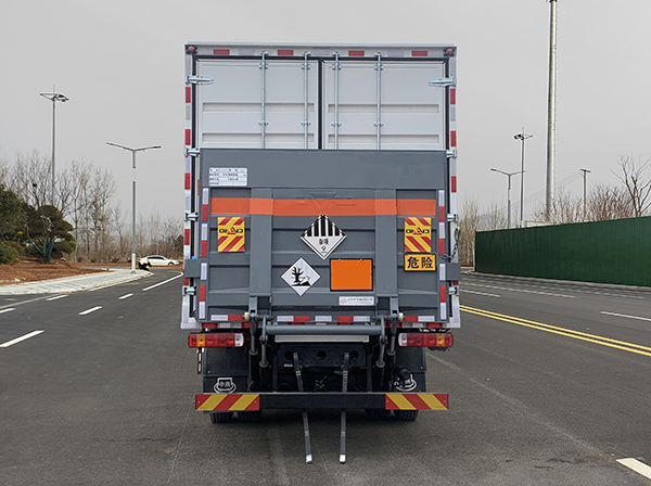 中燕牌BSZ5163XZWC6B雜項危險物品廂式運(yùn)輸車公告圖片